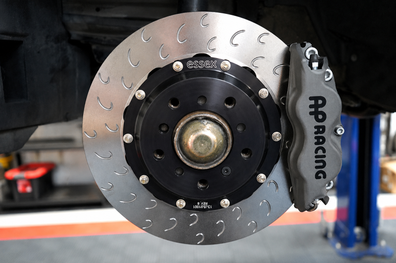 bmw_e30_e36_325mm_kit_black_caliper_1200.png