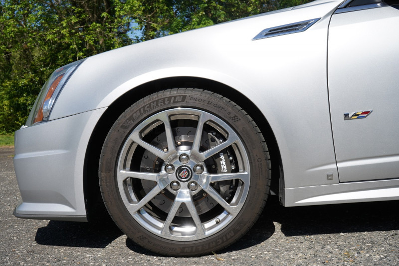 cadillac_cts-v_v2_front_wheel_outside_resized.jpg