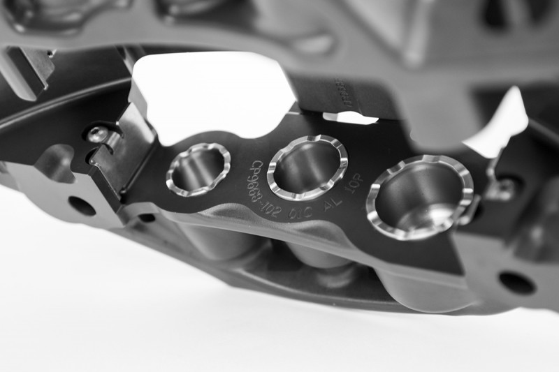 cp9668_closeup_one_cylinders_web_4_33.jpg