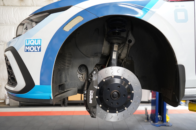mk8_gti_cp9668_355mm_front_kit_lift_1500.png