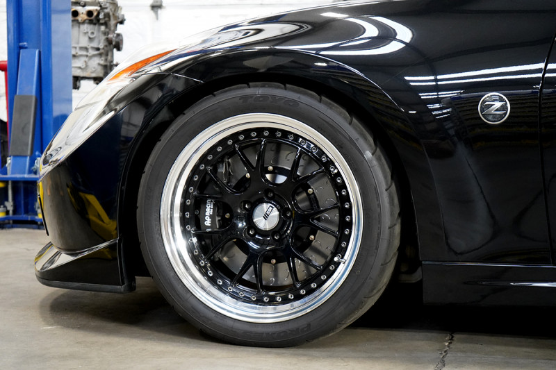 nissan_370z_9660_installed_front_wheels_resized_1.jpg