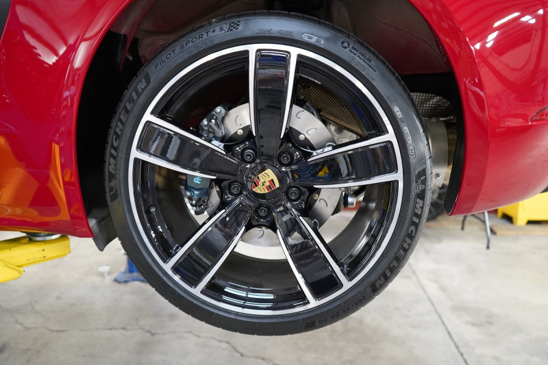 porsche_718_gts_40_rear_wheel_test_resized_1.jpg